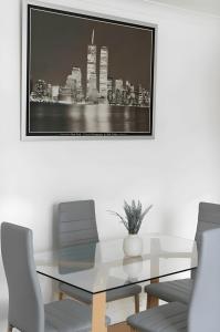 3 Bed House in Rochester 4 Beds