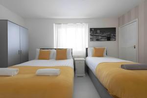 3 Bed House in Rochester 4 Beds