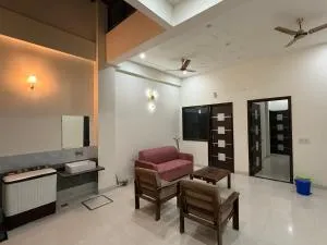 Cozy Dwellings Premium Room - Jhūsi