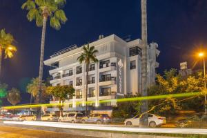 DeMANOR HOTEL ADULT ONLY