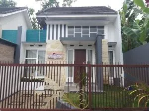 Ken's Villa 8 - Sekar