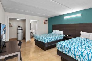 Quadruple Room with Two King Beds - Non Smoking room in WindWater Hotel and Marina