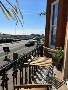 Pier View Felixstowe - Sea View, 50m from the beach - Trimley Heath