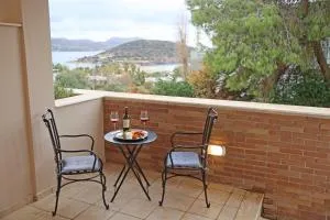 Sunset spacious maisonette with pool - Áyios Yeóryios