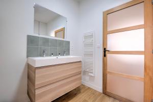 Appartements Apparts Limogeanne - Clim - Centre historique : photos des chambres