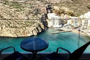 Gozo Xlendi Coastal Apartment with Stunning Sea View, Free Private Parking, AC & WiFi - Xlendi