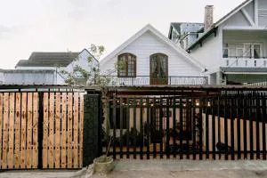 Hừng Đông - Khu Chi Lăng