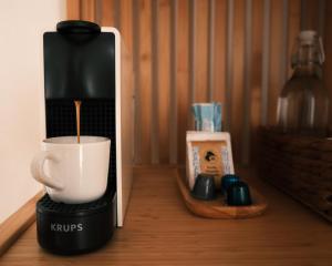 Lakeview Homestay - Private Guest Rooms & Bathroom