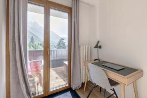 Center & Unique Mountain View