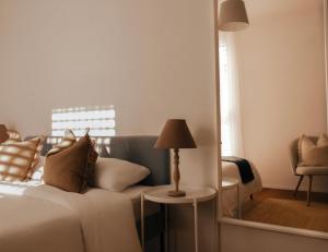 Lakeview Homestay - Private Guest Rooms & Bathroom