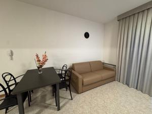One-Bedroom Deluxe Apartment