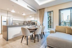 Chic 2BR in Central Park Building 1, Al Wasl by Deluxe Holiday Homes