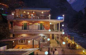 The Trippy Tribe Riverside Hostel Kasol