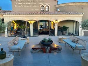 Villas Luxury Villa in front of the famous Pont-du-Gard. : photos des chambres