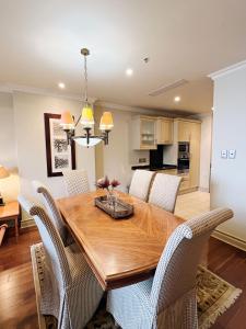 Michelangelo Hotel Luxury 1 Bedroom Apartment- Nelson Mandela Square & Sandton City