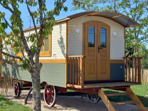 Maisons de vacances Les roulottes de Josephine : Maison 1 Chambre