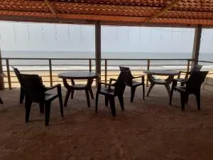 Candle wood Beach Stay - Gokarn