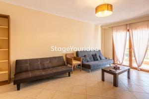 Lux apartment - one bedroom , living room , kitchen , bathroom - for 1 to 7 people, also for parties & gatherings up to 25 people, only 15 minutes from Thessaloniki city center and 8 minutes from Thessaloniki airport