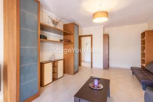 Lux apartment - one bedroom , living room , kitchen , bathroom - for 1 to 7 people, also for parties & gatherings up to 25 people, only 15 minutes from Thessaloniki city center and 8 minutes from Thessaloniki airport