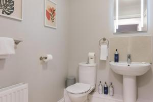 Chic 2-Bed, 2 Bath Apt in City Centre Sleeps 6, Free Secure Parking