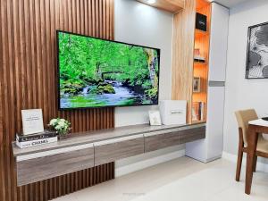 LARGE One Bedroom Unit In Uptown BGC