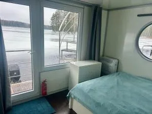 Unique Houseboat on the lake with wood-fired sauna - Härkälä