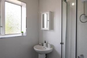 2-bedroom- Stoke-on-Trent-Sleeps 5-PetsOk