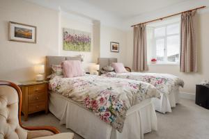 Twin Room with Private Bathroom room in Bucklawren Farm