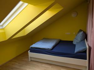 Antons bunte Welt (100 m², Parkplatz, Garten und viel mehr)