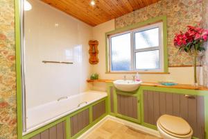 Dunrod - Overlooking the bay