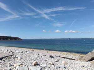 Villas House with garden terrace and balcony with sea view : photos des chambres