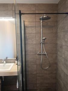 Villas House with garden terrace and balcony with sea view : photos des chambres