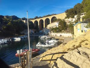 Appartements GITE TOUT CONFORT Parc UNESCO des CALANQUES LA VESSE : Appartement 1 Chambre