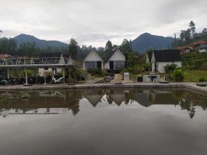 Ciwidey Hills & Wetland Family 2