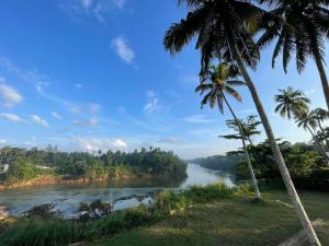 Golden Riverside Resort Kosgama