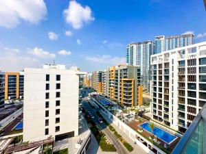 Cozy Studio in Azizi Riviera with Balcony in Meydan City