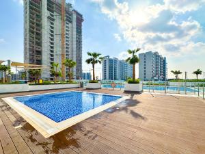 Cozy Studio in Azizi Riviera with Balcony in Meydan City