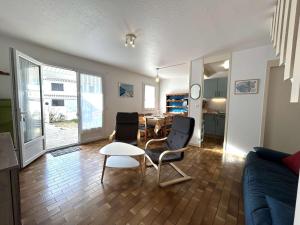 Maisons de vacances Maison cosy proche plage avec jardinet et parking prive - 6 couchages, 2 chambres - FR-1-224-43 : photos des chambres