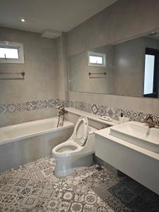 Pak Gub Rao GuestHouse Family Room3