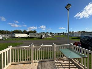 Millfield - G17, bath, central heating, bed linen - Meadow Lakes Caravan & Lodge Hire