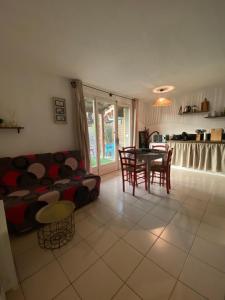 Belle marina en bord détang