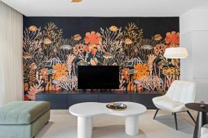 Luxury Apartment with Private Pool by Sealodge