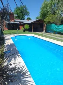 Pileta,quincho,casa 10 personas,acepta mascotas,cerca del shoping y panamericana,no fiestas, comfirmar x telefono,reserva con seña - 托尔图吉塔斯