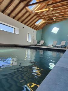 Maisons de vacances Gite avec piscine interieure : photos des chambres