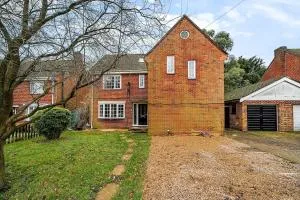 Detached 3 story 5 bedrooms, 4 double, 1 single 9 guests - Stratfield Mortimer