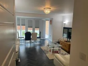 4 Bed Station Garden House - Monk Sherborne