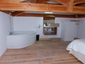 Maisons de vacances Gite des oliviers - 4 pers - piscine : photos des chambres