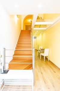 GOLDEN LION APARTMENT by JR City Apartments