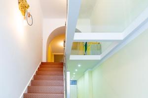 GOLDEN LION APARTMENT by JR City Apartments