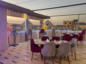 Paradise Pyramids View Inn Hotel